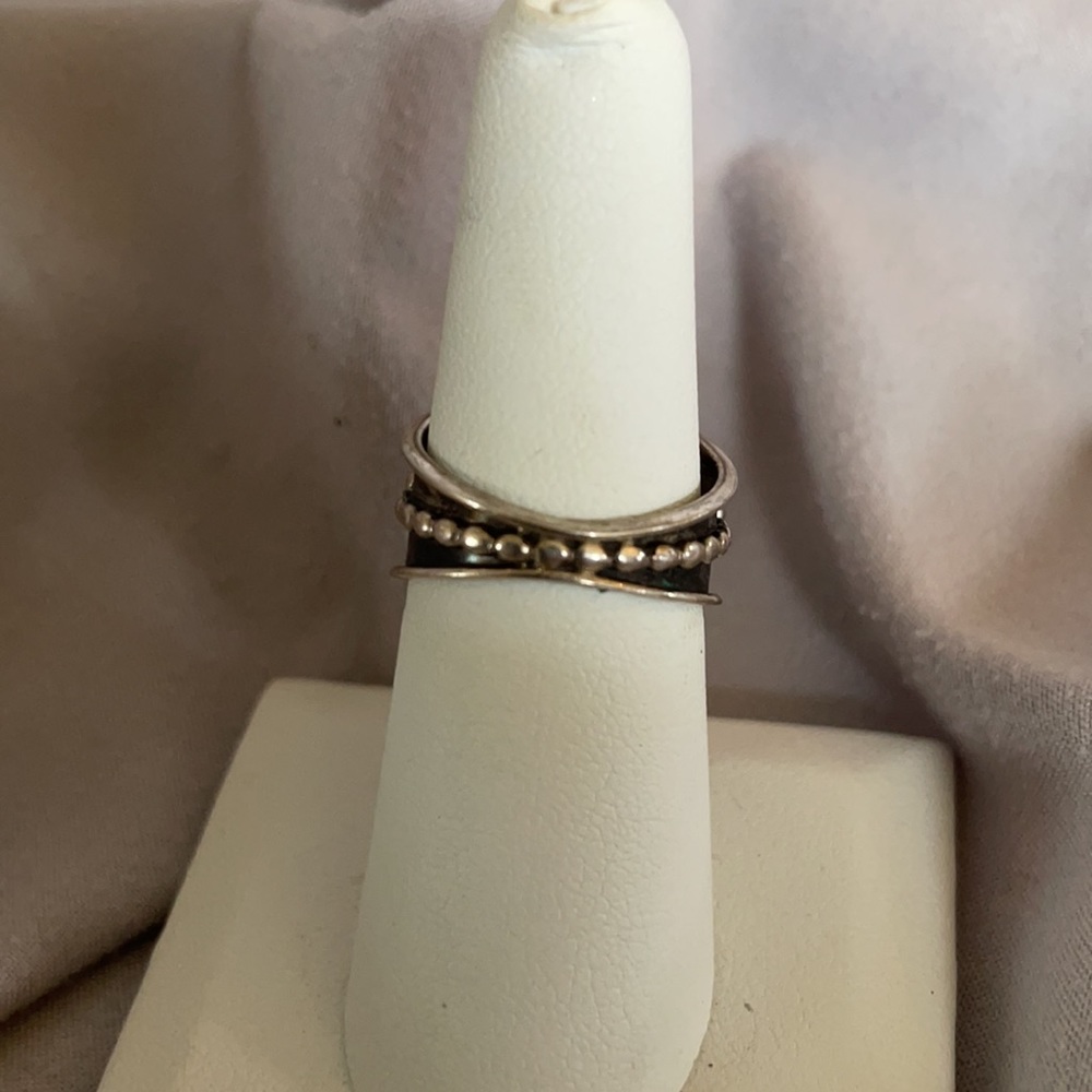 Vintage Ring - Picture 5 of 10